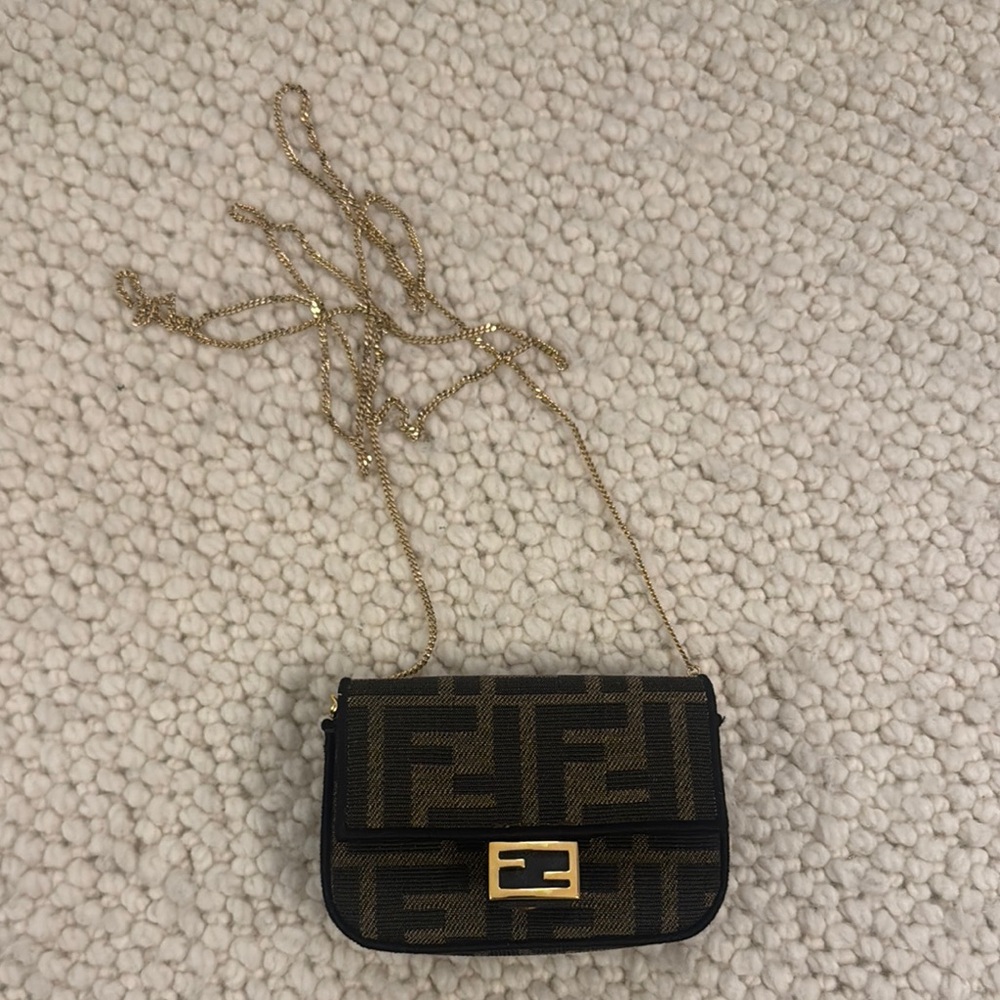 Fendi Brown and Black wallet on a chain never wore very good condition